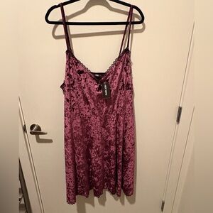Hot Topic Crushed Velvet Lace-Trim Dress – NWT – Size 3X